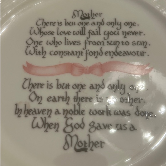 Belleek Shamrock Mother's Day Plate - Picture 4 of 4
